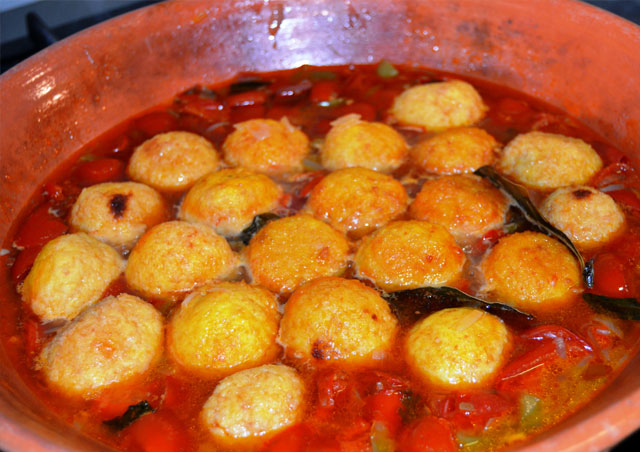 ఎగ్ బాల్స్
